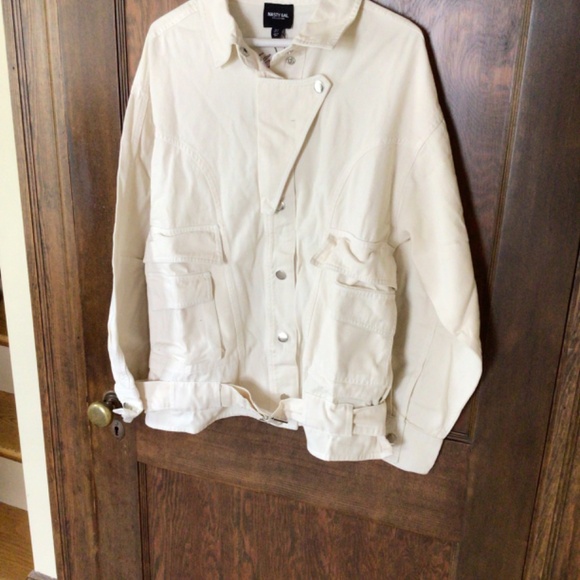 Nasty Gal Embroidered Beaded Oversized Shacket in White Combo sz 4 NWT - Picture 6 of 10